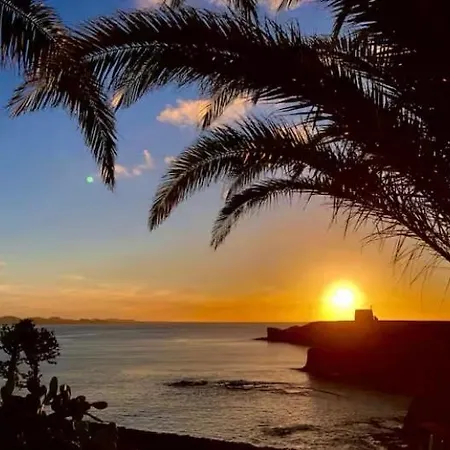 Iva House - Upper Floor Apartment Playa Blanca (Lanzarote)